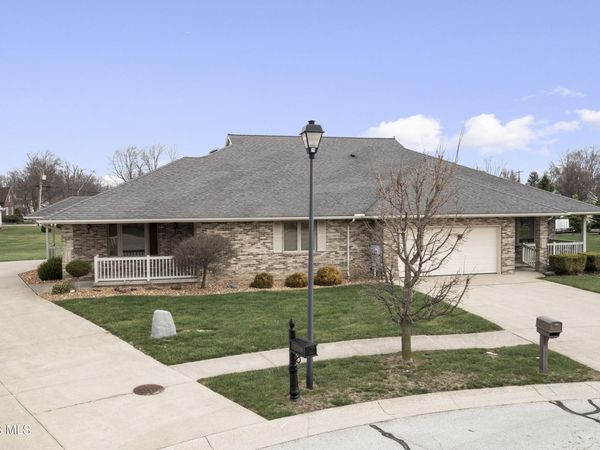 1706 Daniel Drive, Millbury, OH 43447