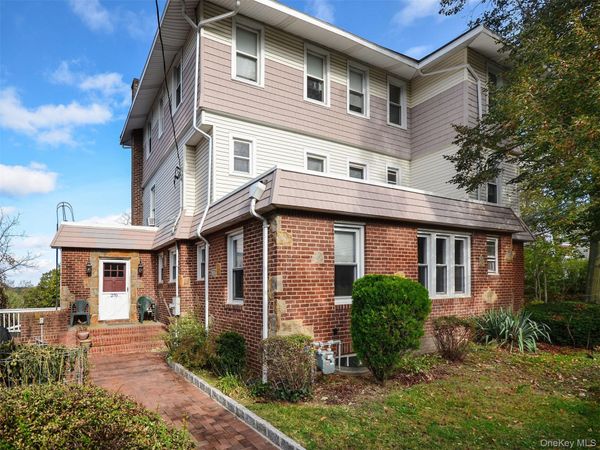 270 8th Avenue, Unit #2, Sea Cliff, NY 11579