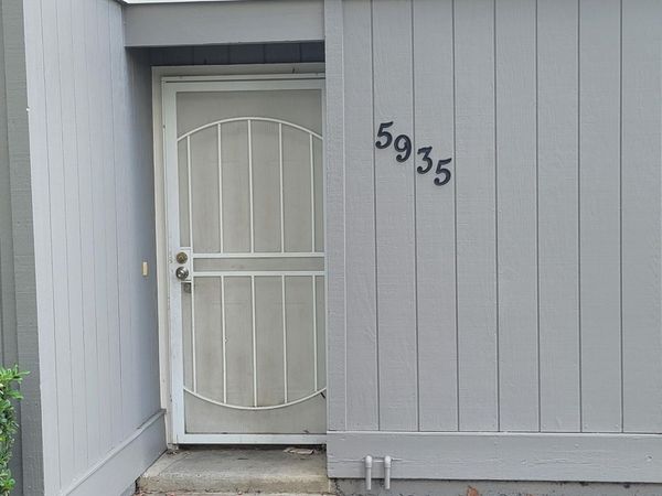 5935 Bamford Dr, Sacramento, CA 95823