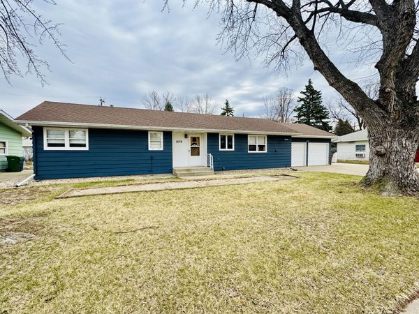 1678 McDonald Dr, Huron, SD 57350