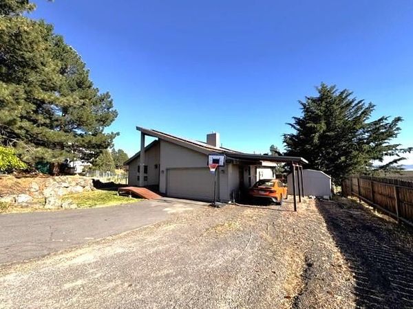 6614 Cottage Avenue, Klamath Falls, OR 97603