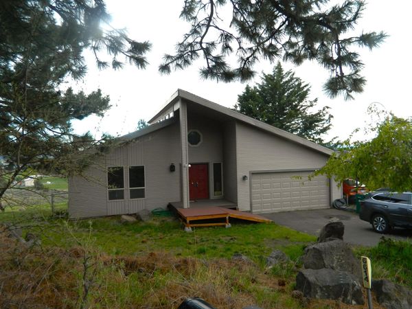 6614 Cottage Avenue, Klamath Falls, OR 97603