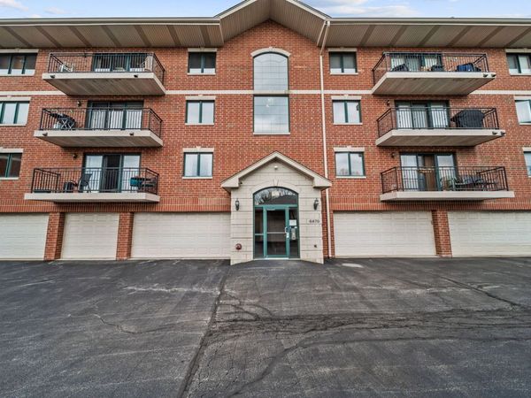 6870 W Winding Trail, Unit 302, Oak Forest, IL 60452
