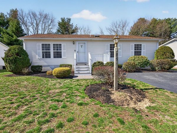 89 Trailwood Dr, Bridgewater, MA 02324