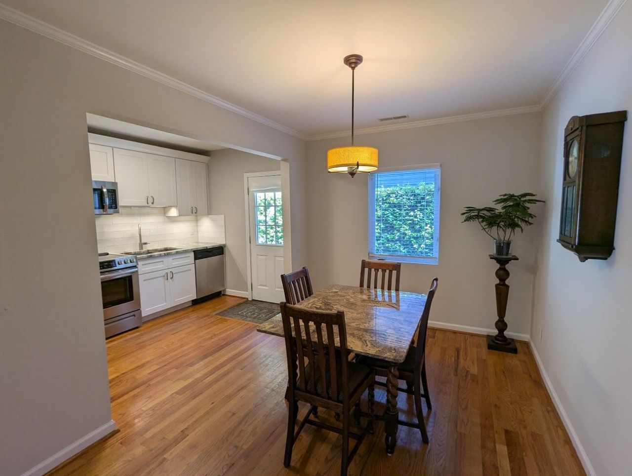 21 Hester Street Photo 5