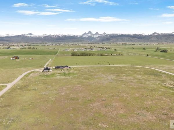 4490 Heads Up Road, TETONIA, ID 83452