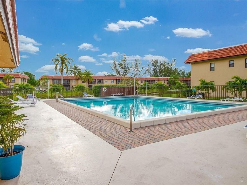 21904 Lake Forest Cir, Unit 203, Boca Raton, FL 33433 Photo