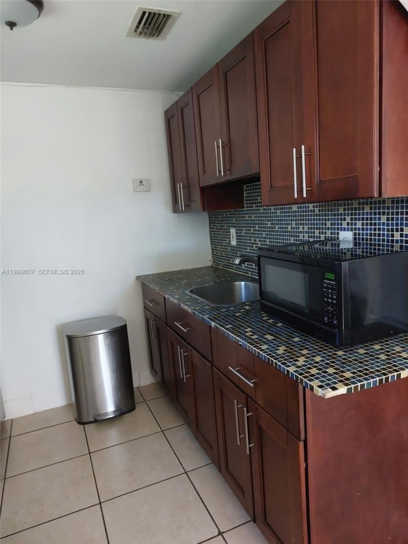 9841 SW 48th St, Unit 1, Miami, FL 33165 Photo