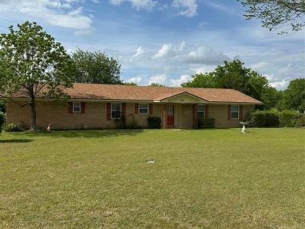 200 Earle Road , Hewitt, TX 76643