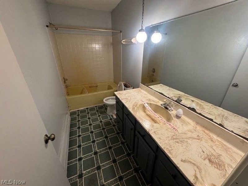 4474 Wilson Sharpsville Road, Cortland, OH 44410 Photo 11