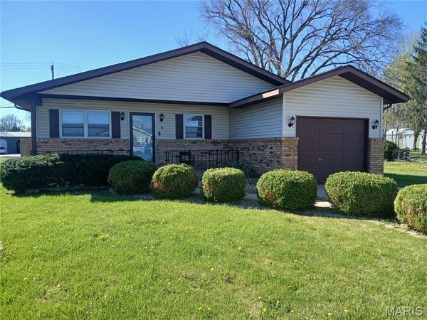 9 N Main Street, Moro, IL 62067