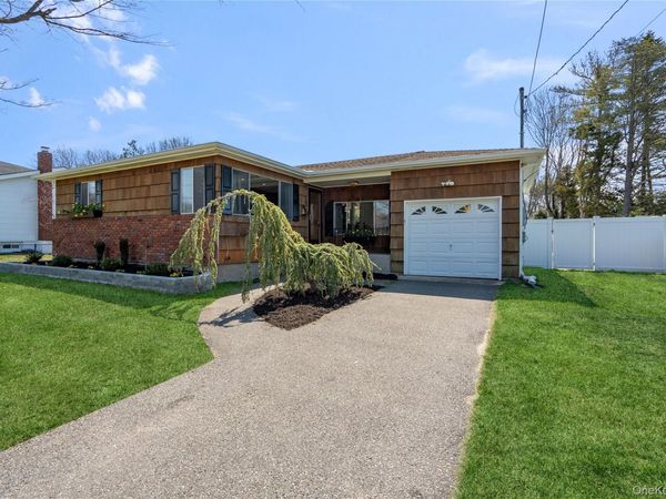 40 Bartley Lane, West Sayville, NY 11796