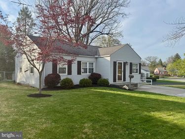 1294 WARWICK ROAD, CAMP HILL, PA 17011
