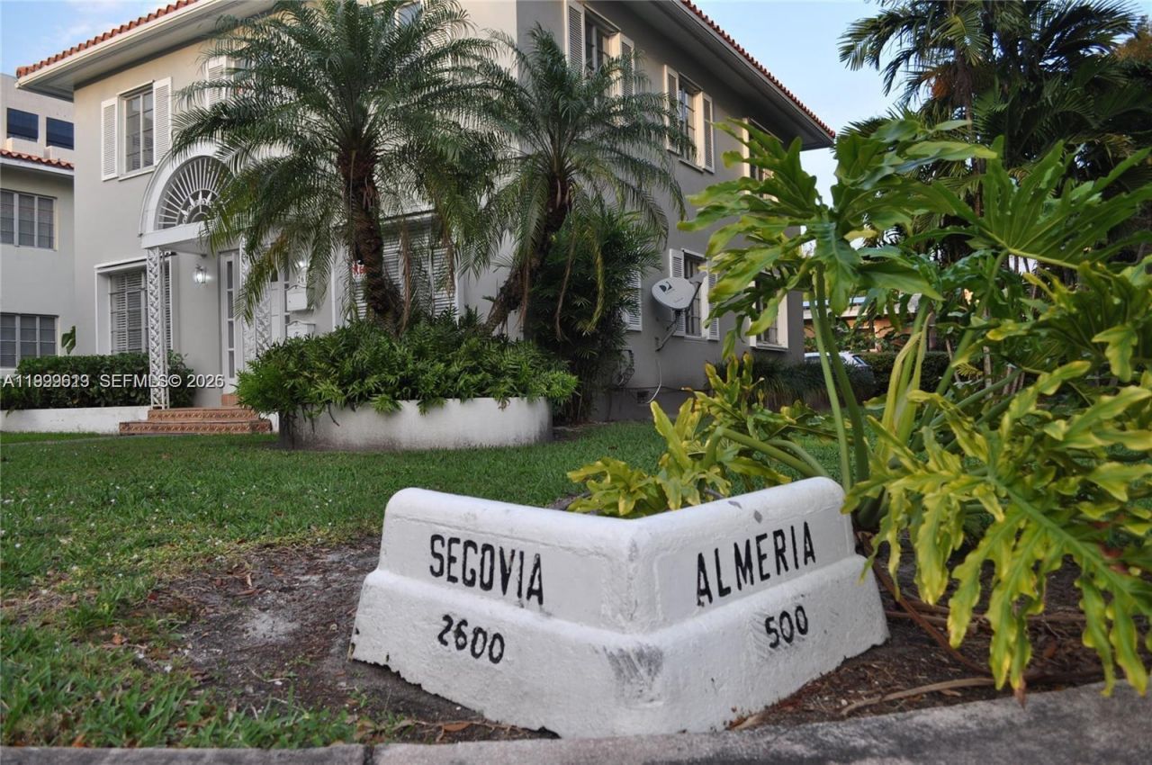 2617 Segovia St, Unit 1, Coral Gables, FL 33134 Photo