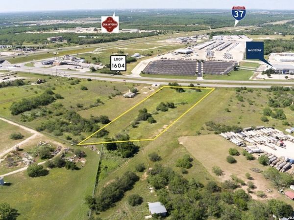 4390 S LOOP 1604 E, Elmendorf, TX 78112