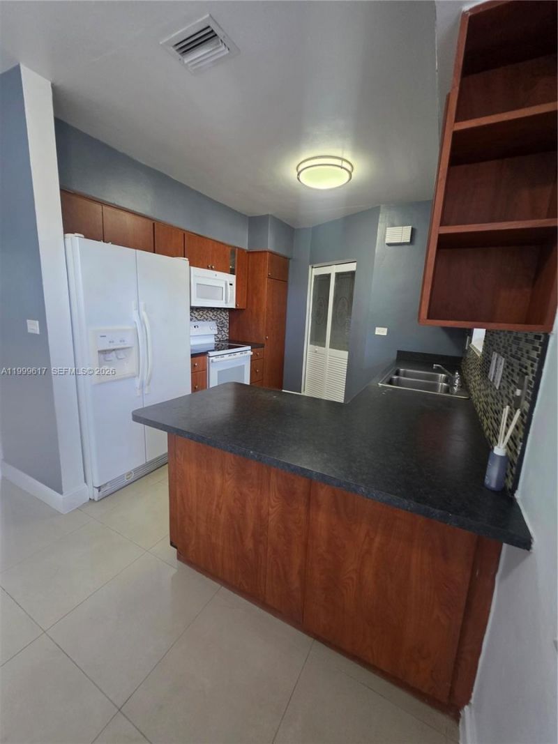 2832 SW 37th Ave, Unit 2834, Miami, FL 33133 Photo