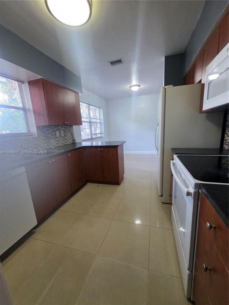 2832 SW 37th Ave, Unit 2834, Miami, FL 33133 Photo