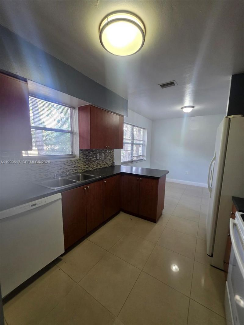 2832 SW 37th Ave, Unit 2834, Miami, FL 33133 Photo