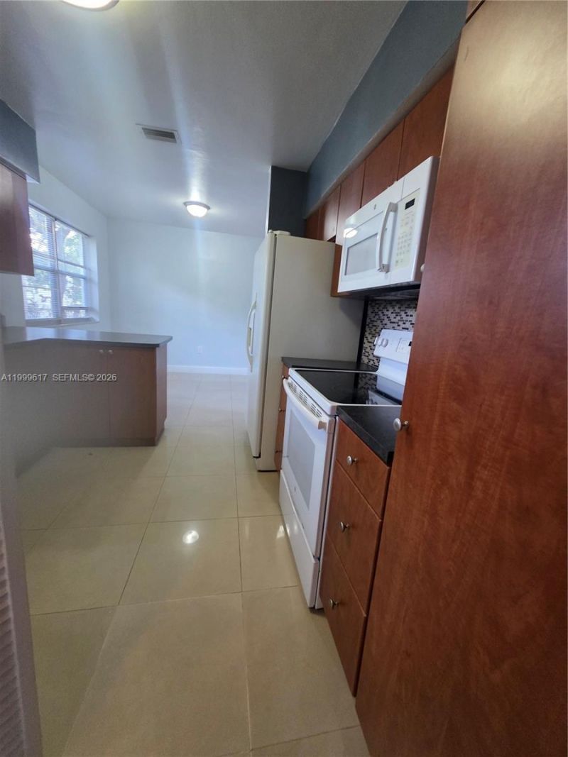 2832 SW 37th Ave, Unit 2834, Miami, FL 33133 Photo