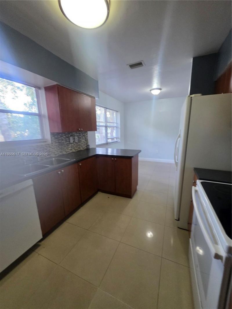 2832 SW 37th Ave, Unit 2834, Miami, FL 33133 Photo