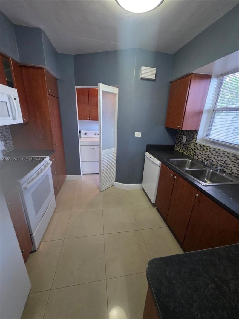 2832 SW 37th Ave, Unit 2834, Miami, FL 33133 Photo