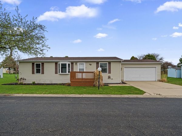 216 Meadowlark Lane , Sandwich, IL 60548