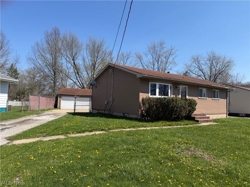 2860 Linda Drive NW, Warren, OH 44485 Photo 2