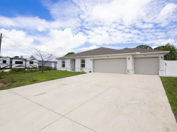 228 SE Sims Circle, Port St. Lucie, FL 34984
