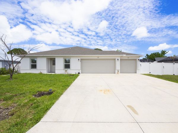 228 SE Sims Circle, Port St. Lucie, FL 34984