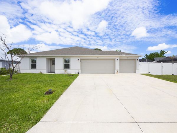 228 SE Sims Circle, Port St. Lucie, FL 34984