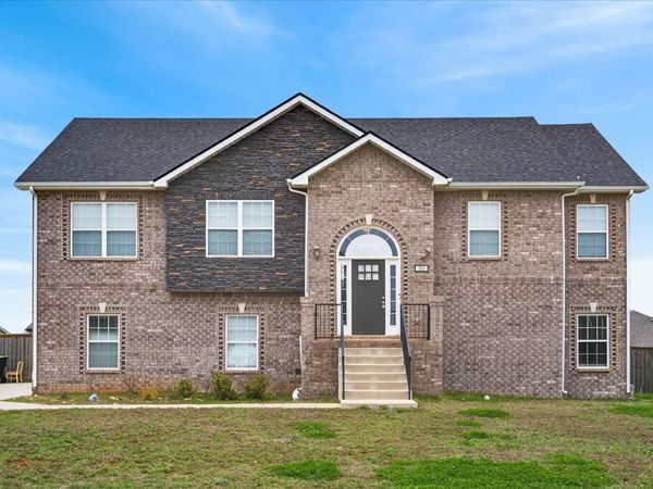 323 Dugger Dr , Clarksville, TN 37042