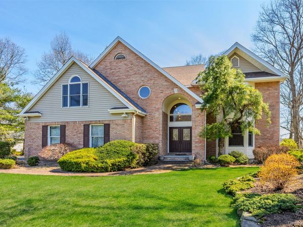 23 Mary Court, Melville, NY 11747