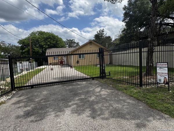 735 Green Castle Pl, Canyon Lake, TX 78133