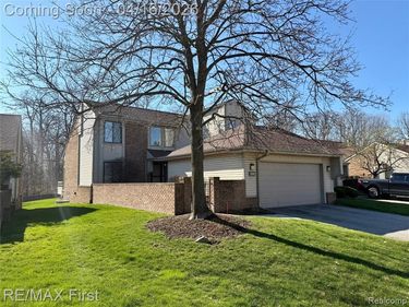 29349 W Chanticleer Drive, Southfield, MI 48034