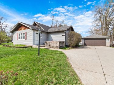 10 NE Circle Drive, Joliet, IL 60433