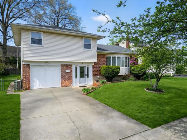 42 Edna Drive, Syosset, NY 11791