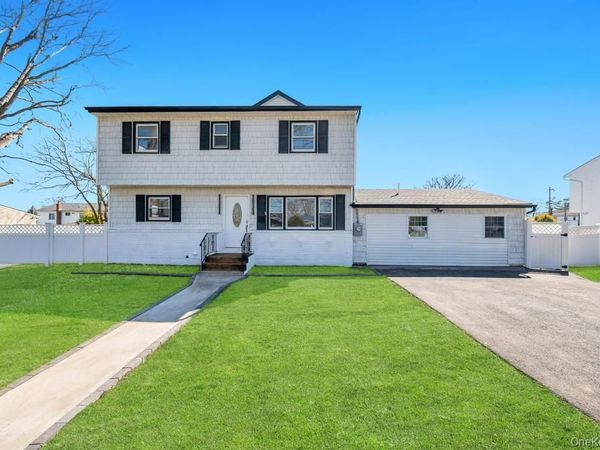 90 30th Street , Copiague, NY 11726