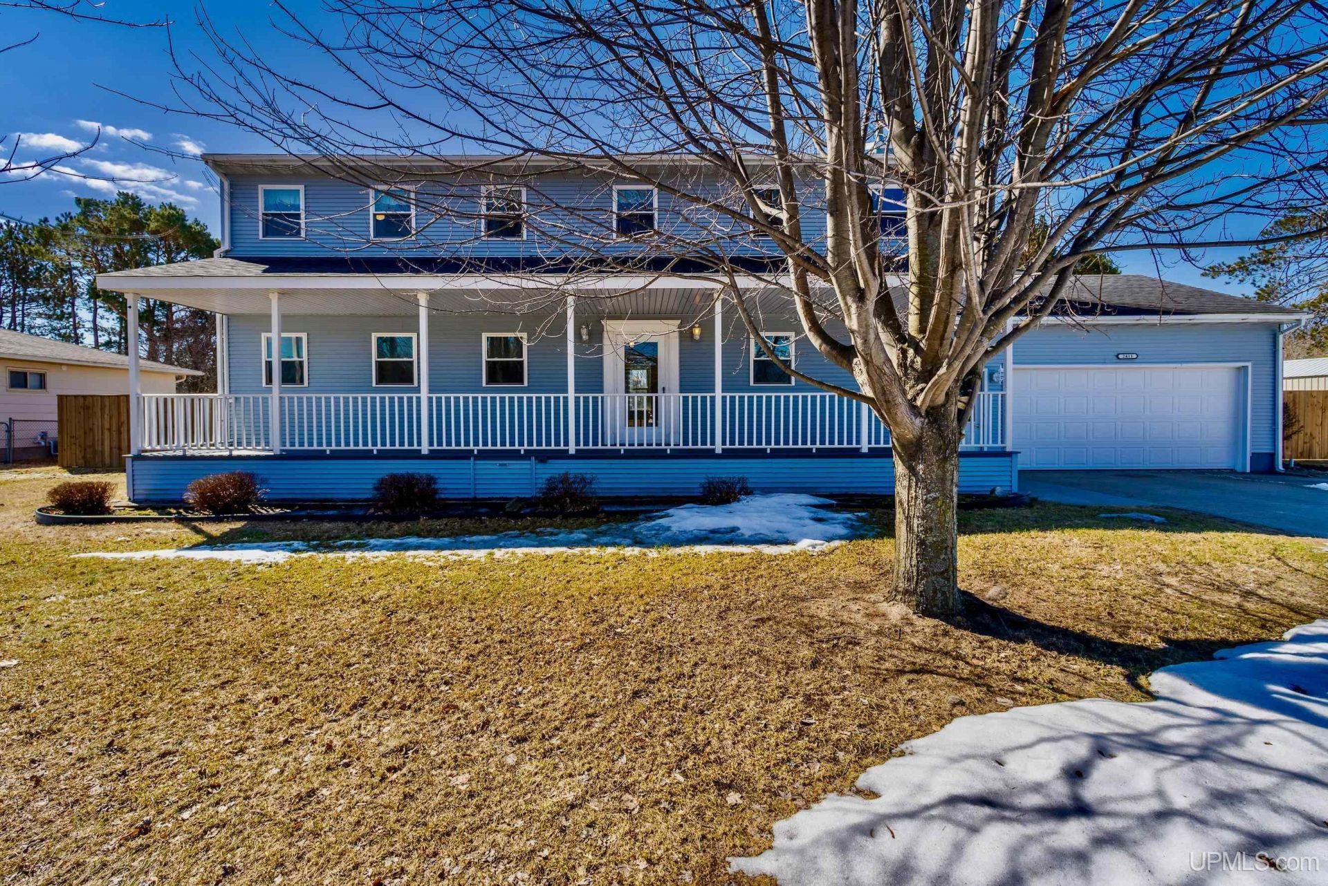2411 S 8th Avenue, Escanaba, MI 49829 Main Photo
