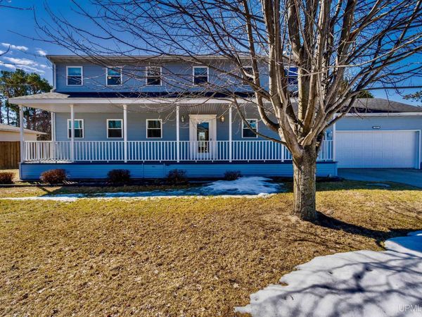 2411 S 8th Avenue, Escanaba, MI 49829