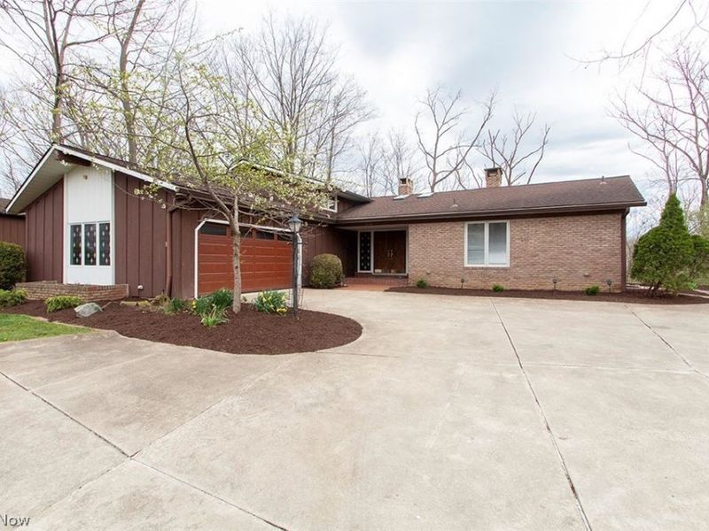 296 Windward Drive , Elyria, OH 44035 Photo 2