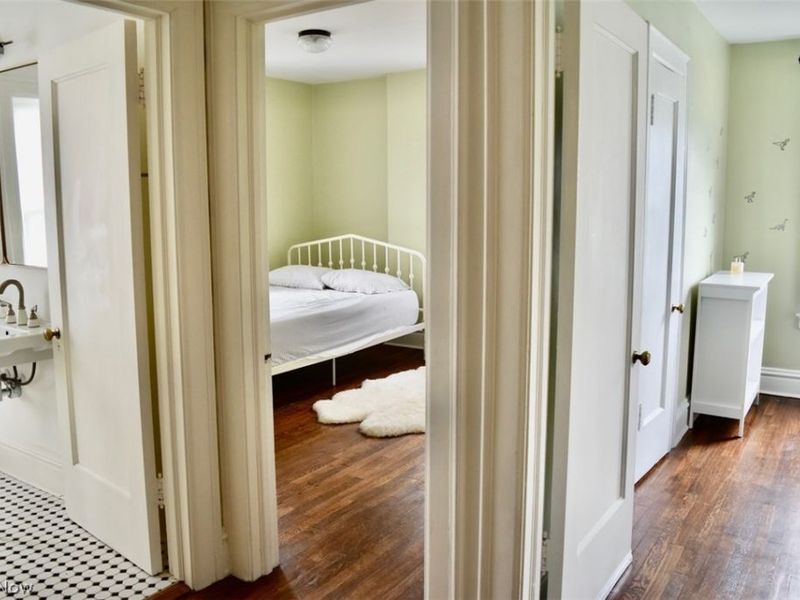 3181 Scarborough Road, Cleveland, OH 44118 Photo 13