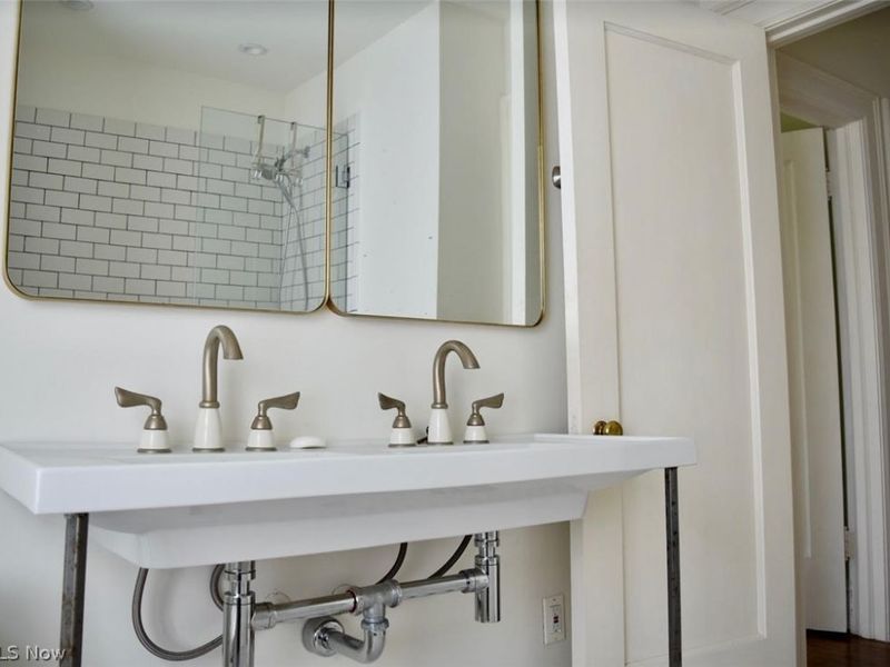 3181 Scarborough Road, Cleveland, OH 44118 Photo 16