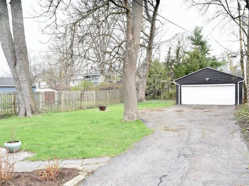 3181 Scarborough Road, Cleveland, OH 44118 Photo 4