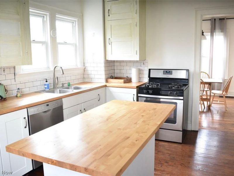 3181 Scarborough Road, Cleveland, OH 44118 Photo 8