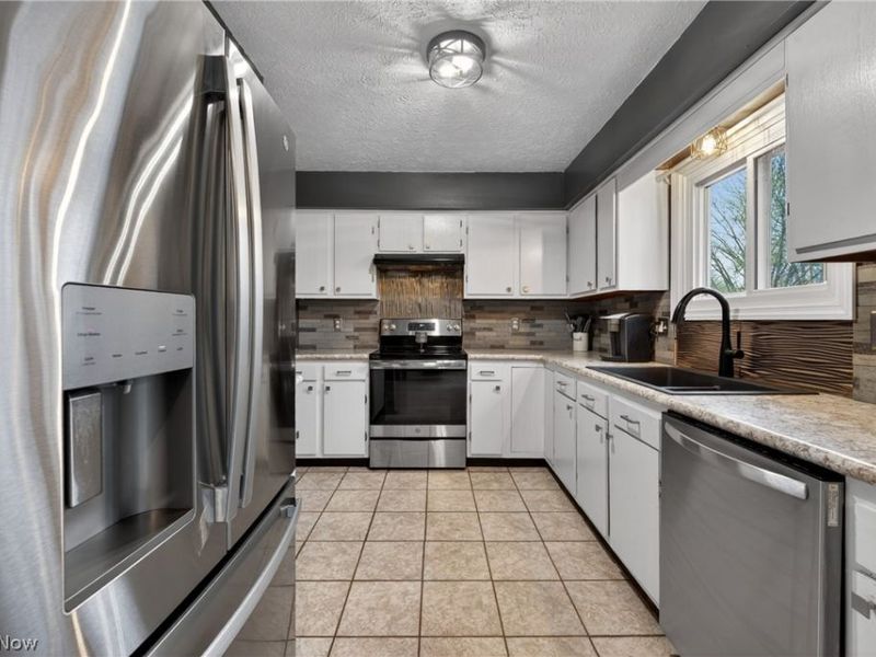 412 Stonewood Street, Canal Fulton, OH 44614 Photo 10