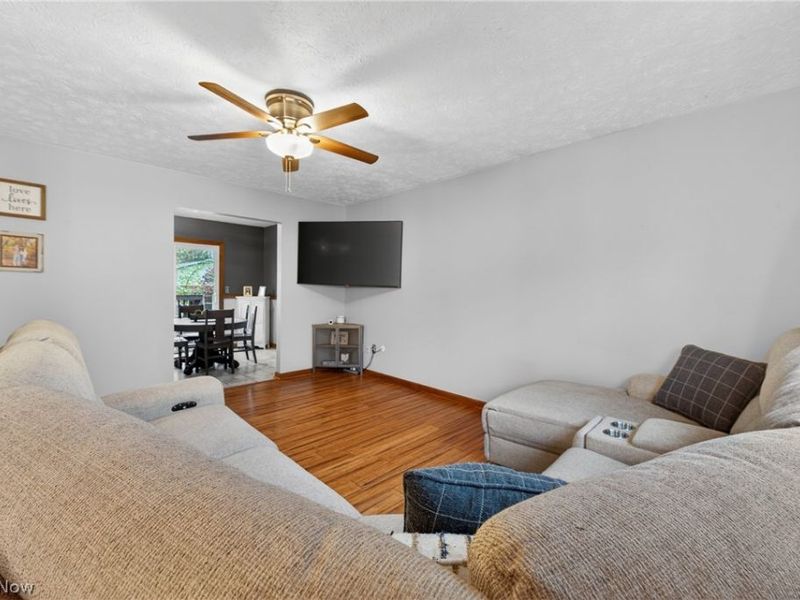 412 Stonewood Street, Canal Fulton, OH 44614 Photo 2