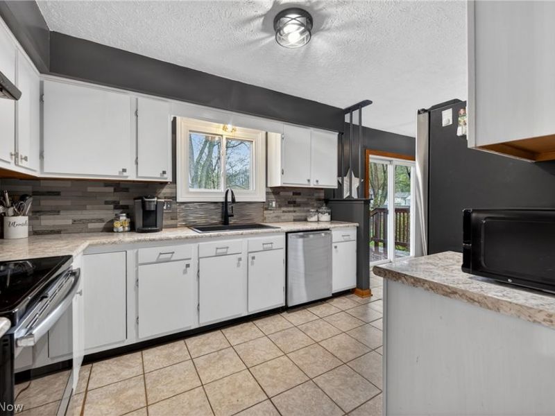 412 Stonewood Street, Canal Fulton, OH 44614 Photo 9