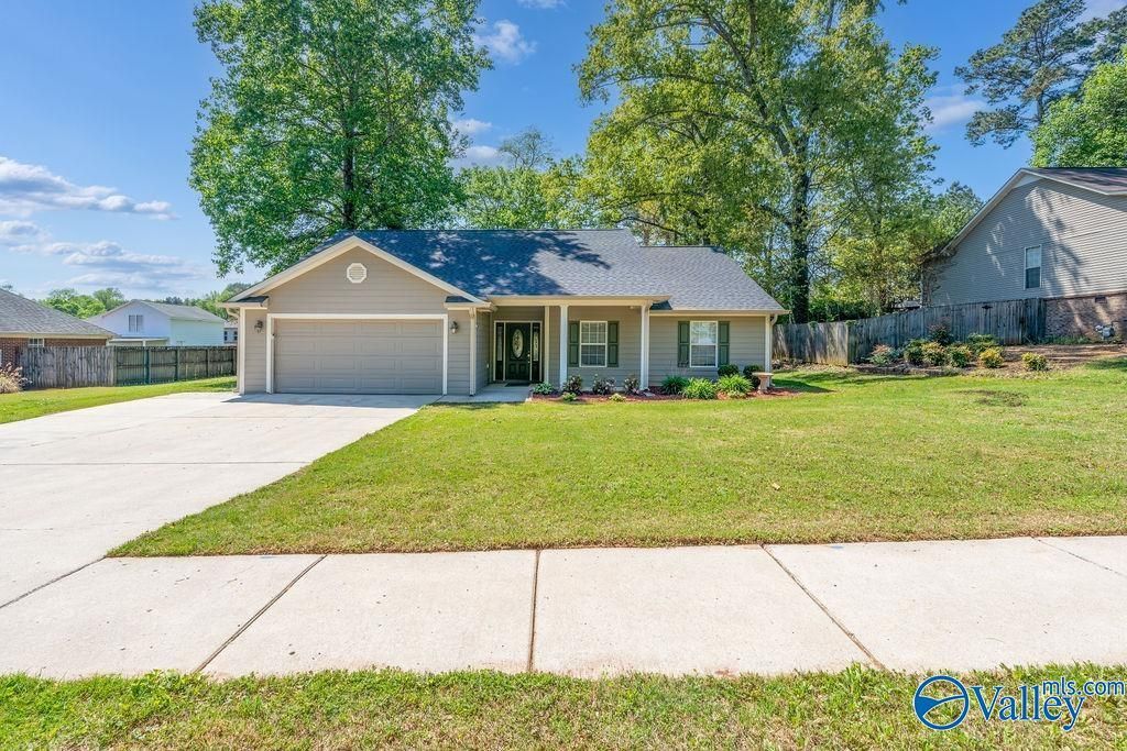 128 Lamirda Court Nw, Huntsville, AL 35810 Main Photo