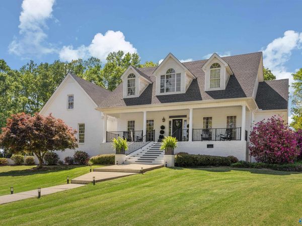 307 Lee Avenue NW, Hartselle, AL 35640