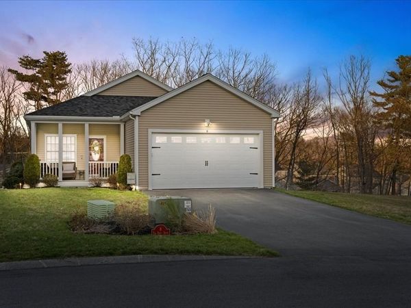 8 Tea Party Drive, Uxbridge, MA 01569